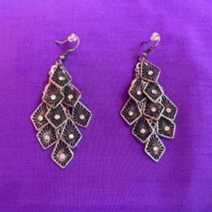 Elegant Dangling Earrings with rhinestones